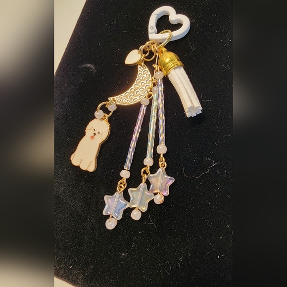 Handmade White Dog Keychain โจ๏ธ๐ - Picture 4 of 5